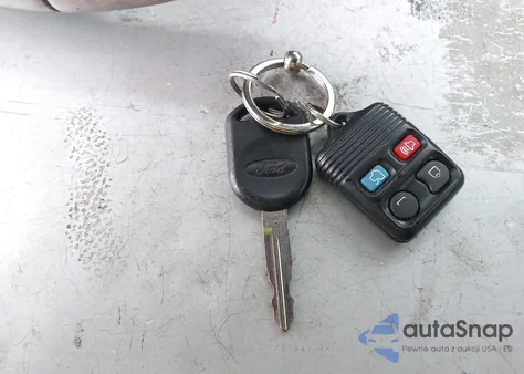 2006 Ford Explorer from USA, damaged, VIN 1FMEU64E16HUB0095